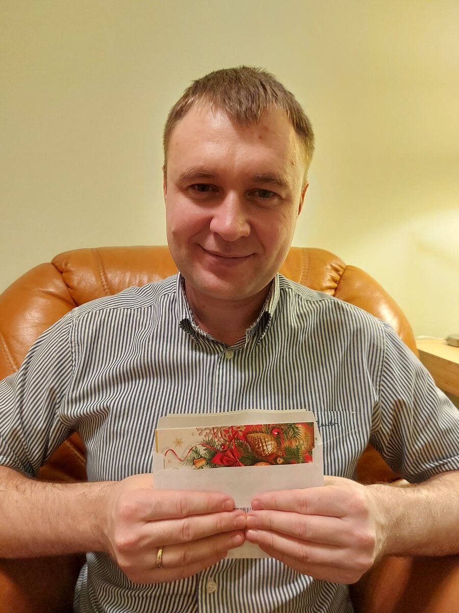 Подписал новогоднюю открытку родителям