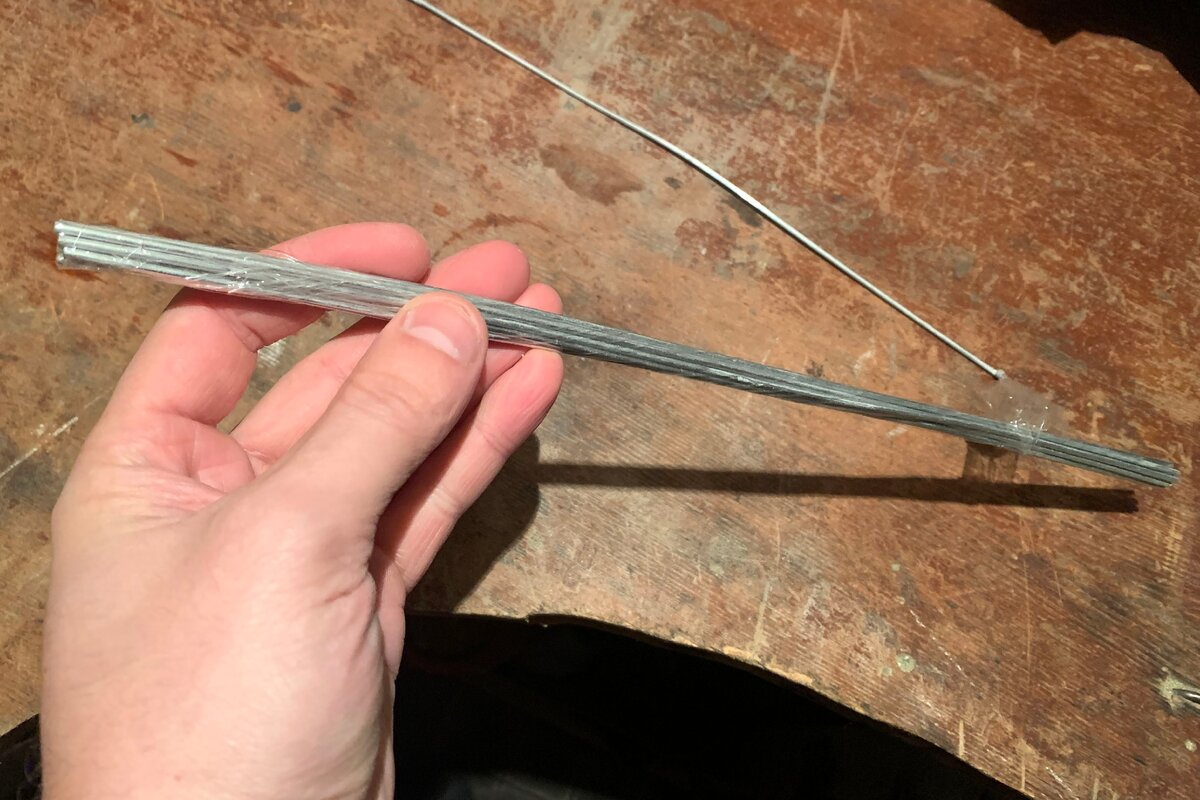 10 прутков обошлись мне в 200 рублей, заказывал их в Китае.