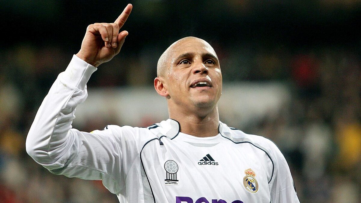 Роберто карлос реал мадрид. Роберто Карлос Реал. Roberto Carlos real Madrid. Роберто Карлос фото. ЛЕВОНОГИЕ футболисты.