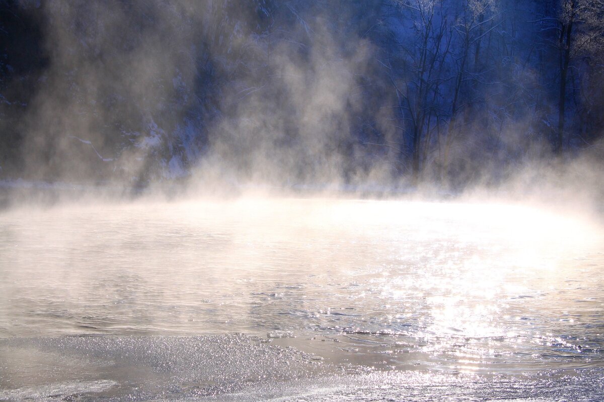 Пар над водой. Пар воды. Испарение воды. Пар от воды.