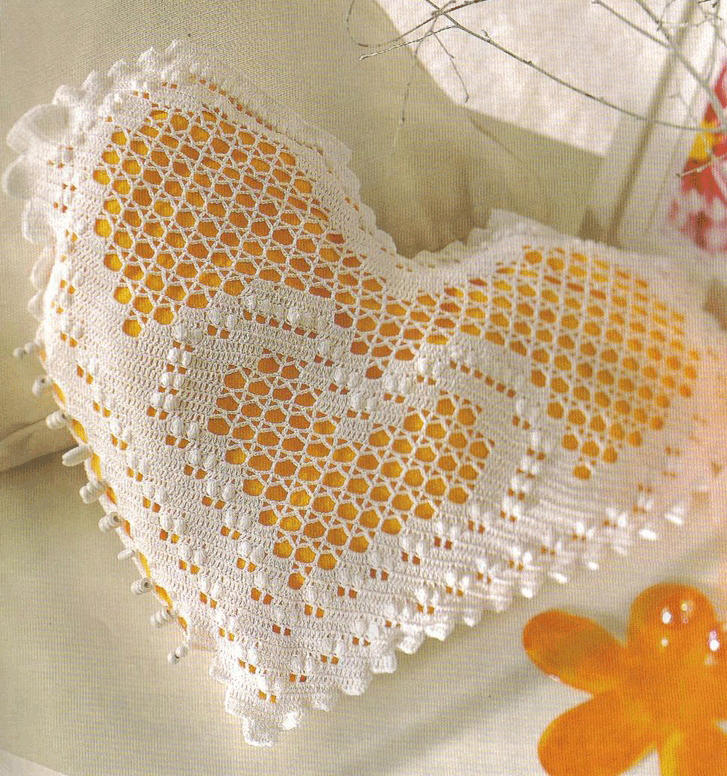 Ажурная салфетка в форме сердца. Вязание крючком.
