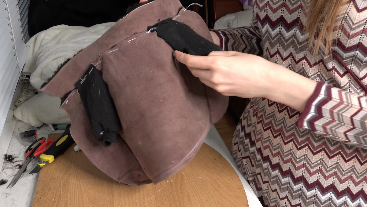 Ручной стежок, вот так он выглядит и вы все его умеете делать. 