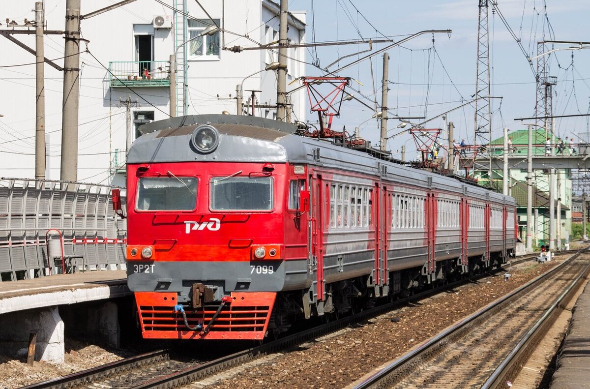 Рижские старушки ЭР2 времен Горбачева еще трудятся на некоторых направлениях МЖД