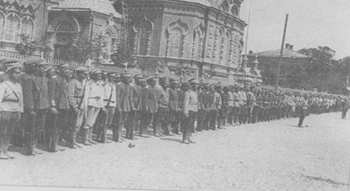 Парад белых добровольческих частей в Ростове –на–Дону, 1919 год.