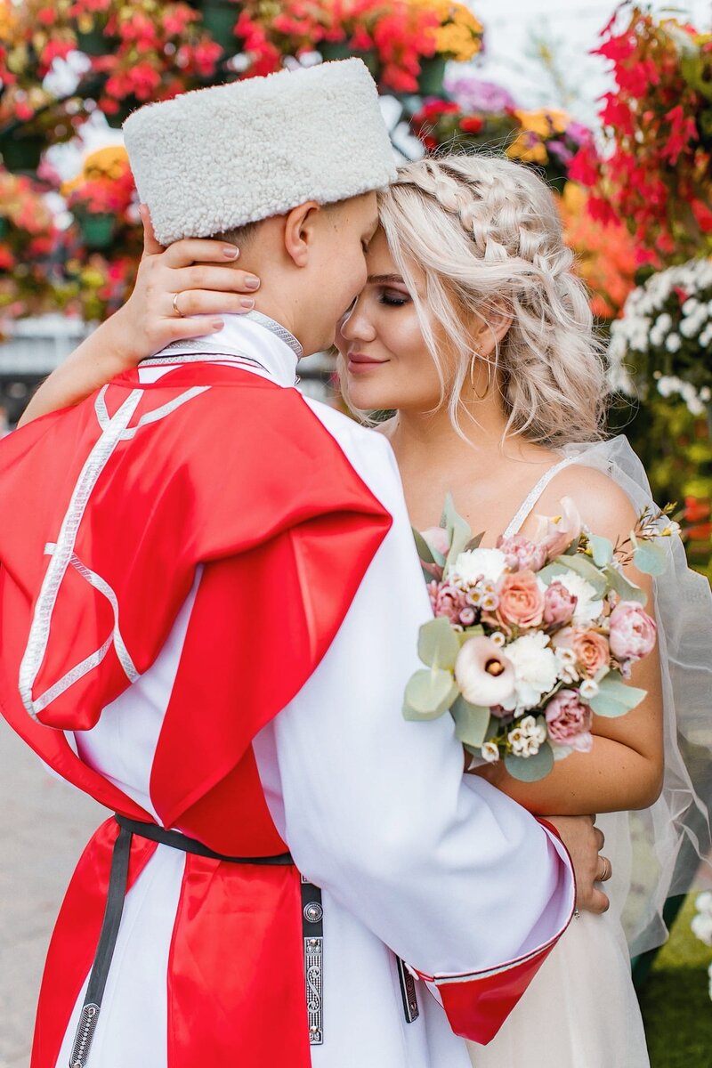 Психология как дисциплина имеет более чем 120-летнюю историю в Университете Небраски-Линкольн. Департамент психологии за эту долгую и продуктивную историю внес большой и прочный вклад в университет, профессию, общество, штат и не только. Многие исторические достижения заложили прочный фундамент, на котором Департамент продолжает развиваться и преуспевать. 
В 1886 году первые два американца, обучавшиеся у Вильгельма Вундта, которого многие считают основоположником современной психологии, получили докторские степени в Лейпцигском университете, Германия. Одним из них был Гарри К. Вулф, выпускник 1880 года Университета Небраски, который вернулся в 1889 году в качестве инструктора на кафедре философии, преподавая курсы общей психологии, педагогической психологии и экспериментальной психологии с лабораторными занятиями. Вулф основал одну из первых психологических лабораторий в Соединенных Штатах (6-е и 8-е по разным оценкам) и, по-видимому, первую из них, посвященную обучению студентов бакалаврата. В 1891 году Вулф запросил, но не получил статуса отдельного департамента психологии. Вулф был уволен из университета в 1897 году после периода политического конфликта с администрацией, который включал разногласия по поводу роли психологии в академических кругах, бюджетной поддержки психологии в Небраске и разногласий по поводу акцента на теории эволюции в его преподавании. Вулф вернулся в университет в 1907 году, и он оставался членом факультета до своей смерти в 1918 году. Его первоначальное повторное назначение было на кафедре педагогической психологии педагогического колледжа, но он вернулся на кафедру философии в качестве профессора и кафедры в 1909 году. Усилия Вулфа по модернизации лабораторного оборудования для психологии наконец окупились в 1917 году, когда были выделены лабораторные помещения для нового здания общественных наук. После смерти Вулфа летом 1918 года трое преподавателей, которые были студентами под его руководством, продолжили традиции, начатые Вулфом.
Университетский бюллетень 1928 года показывает изменение названия факультета философии и психологии, и впервые курсы психологии (всего 19 в этом бюллетене) были перечислены отдельно от курсов философии. В том же году Дж. П. Гилфорд, получивший степень бакалавра искусств. и M.A. здесь и доктор философии 1927 года. из Корнелла, вернулся в качестве доцента. В течение следующих 12 лет Гилфорд был доминирующей силой в психологии в Университете Небраски, где он значительно изменил учебную программу, заработал международную репутацию и написал важные тексты по психометрии и статистике. К 1939-1940 гг. Кафедра психологии получила статус кафедры с шестью преподавателями.

К 1949-50 гг. На кафедре работало семь преподавателей. К 1969-70 гг. Это число увеличилось вдвое, а к 1979-80 гг. Кафедра насчитывала до 20 преподавателей. В течение этих десятилетий Департамент переехал из Здания социальных наук.

В 1940-х годах кафедра разработала одну из первых в стране официальных программ обучения клинической психологии. Он имеет постоянную полную аккредитацию с 1948 года, первого года аккредитации Американской психологической ассоциации (APA). Маршалл Джонс, директор клинической подготовки в то время, был участником влиятельной Боулдерской конференции 1949 года по последипломному образованию в области клинической психологии, которая установила модель клинической подготовки ученый-практик. Наша программа продолжает следовать этой модели клинической подготовки и психологической практики.

В 1953 году кафедра психологии начала еще одно примечательное событие - симпозиум по мотивации в Небраске. Сейчас, когда ему исполняется 60 лет, это самый продолжительный симпозиум по психологии в мире. Симпозиум в Небраске собрал видных исследователей для научного обсуждения, а затем опубликовал статьи в ежегодных сборниках. Маршалл Джонс организовал Симпозиум в Небраске как способ обогатить аспирантуру, предлагаемую Департаментом. Как и в области психологии, эта серия развивалась с годами. Тем не менее, он по-прежнему улучшает интеллектуальную и научную атмосферу Департамента, а также укрепляет репутацию Департамента на национальном и международном уровнях.

Еще одним важным событием стало учреждение в 1974 году Программы психологии права. Департамент психологии и юридический колледж совместно спонсируют эту программу, которая является старейшей в мире комплексной программой психолого-юридических исследований. Программа является одним из ведущих центров образования и исследований в области междисциплинарного изучения права и психологии, подготовки ученых, которые занимаются фундаментальными и прикладными исследованиями и пишут о психосоциальных вопросах и проблемах, связанных с законом.