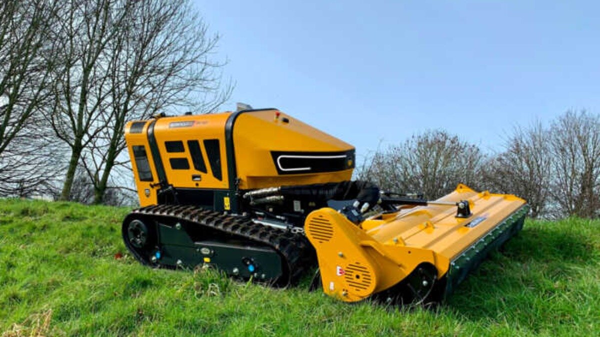 Фото: Портал farm-connexion.com Новый специализированный робот McConnel Robocut2 RC40