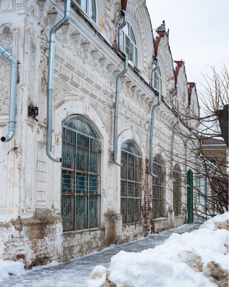 Писарев торговал в магазине галантерейным товаром