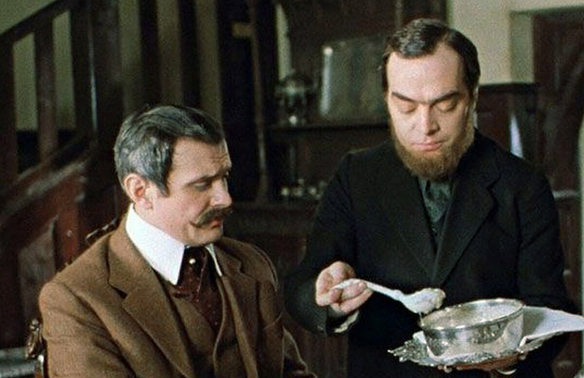 "Послушайте, Бэрримор...А нет ли чего-нибудь другого? Ну, я не знаю, котлеты, мяса..?"   Кадр из к/ф "Собака Баскервилей"