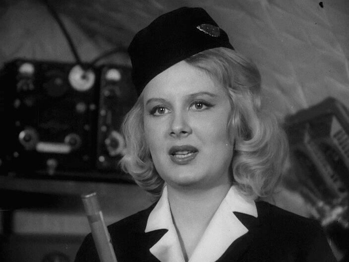 Эве Киви в фильме «713-й просит посадку» (1962)