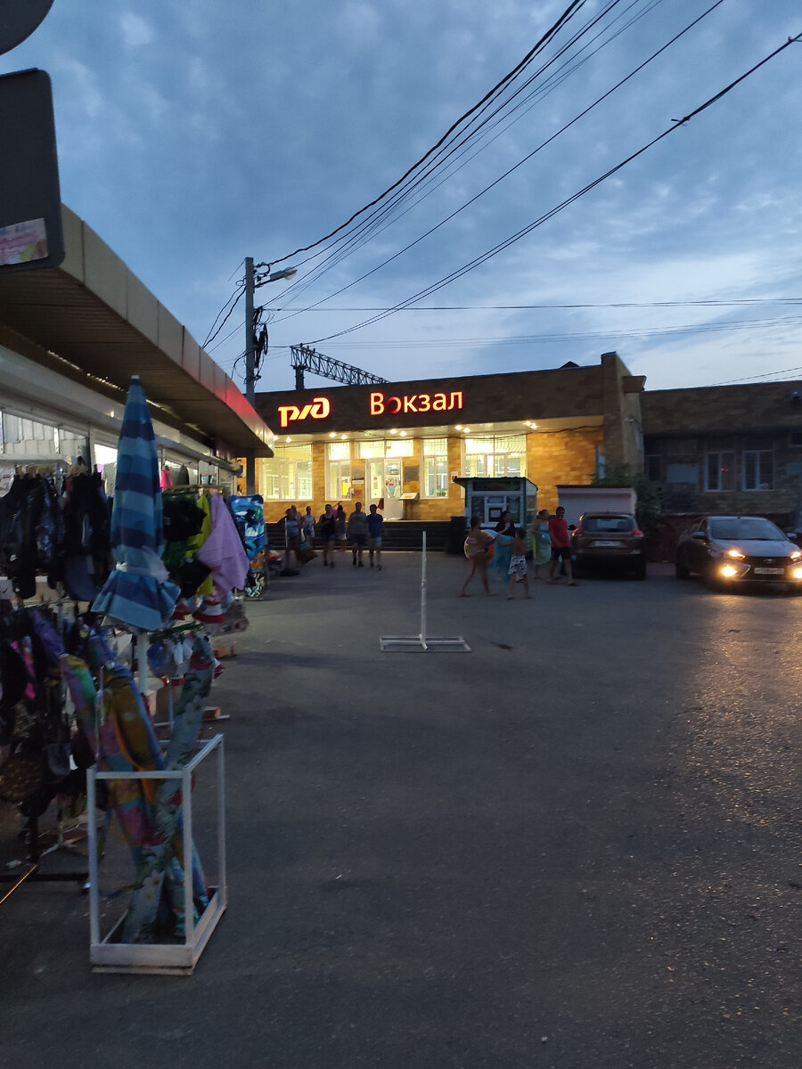 На этом маленьком пятачке есть все необходимое....