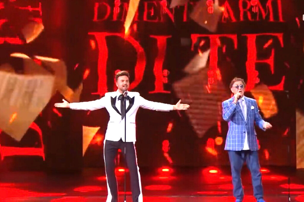 Скрин сделан автором из ролика выступления на фестивале Новая волна