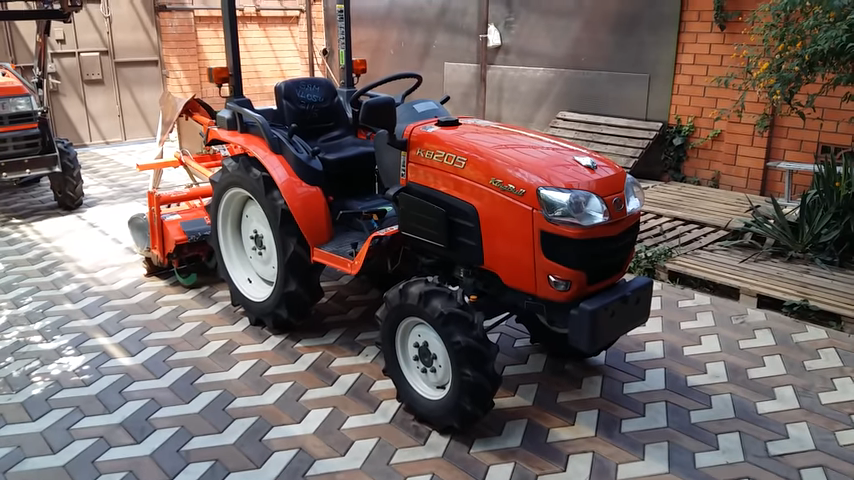 Японский минитрактор «KUBOTA KB 205» 4х4
