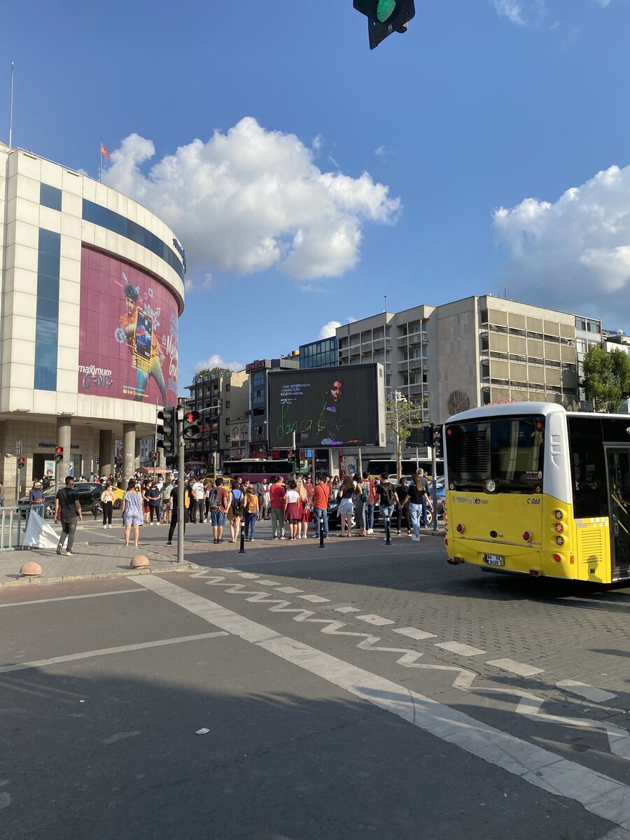 Улица рядом с автовокзалом в Кадыкёй