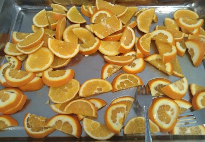 Абхазские апельсины в столовой корпуса "Золотое руно"