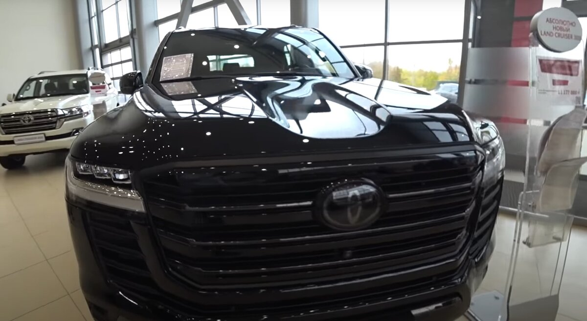 Toyota Land Cruiser 300 за 13 177 000 рублей