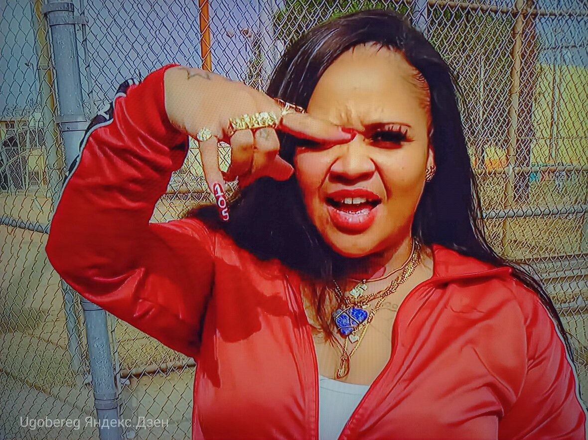 В банды вступают и девушки. 