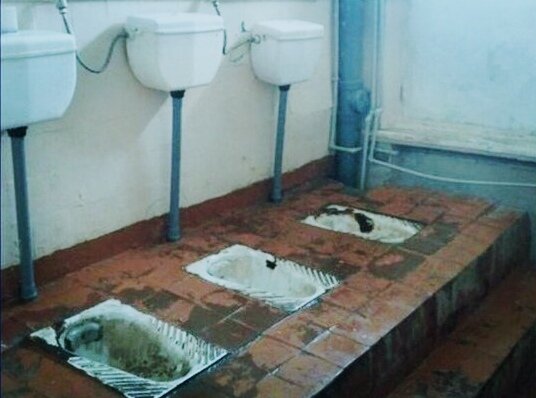 Примерно так выглядел туалет