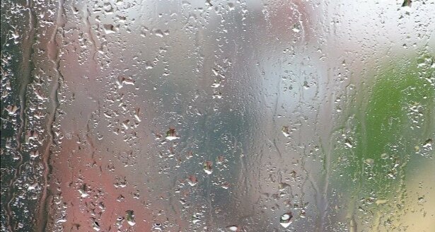 Подтеки дождя на стекле. Маска капли на стекле. Дождь за окном фото. Капли дождя на стекле маска.