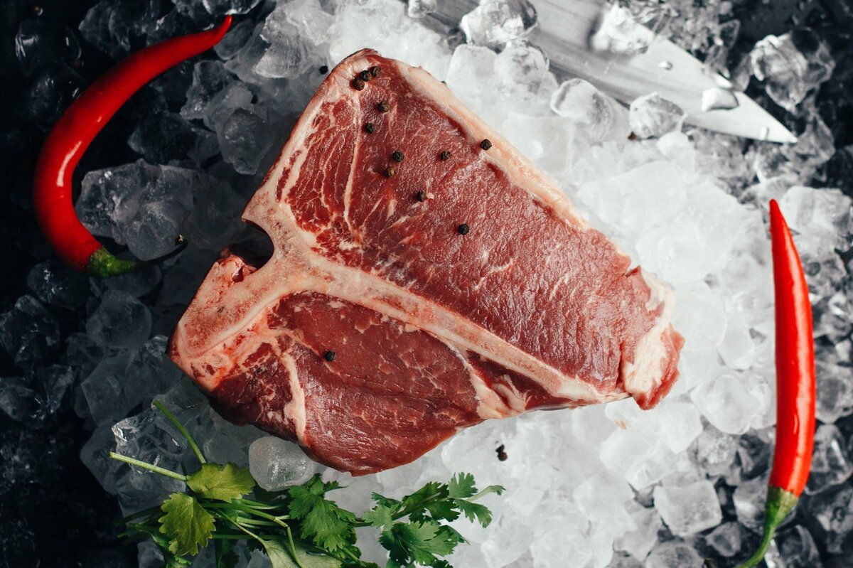     Можно ли размораживать мясо в микроволновке?