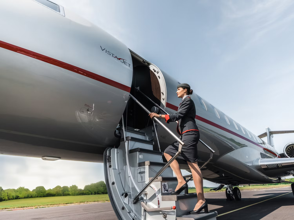 Зачастую на самолете один бортпроводник. Фото: Vistajet