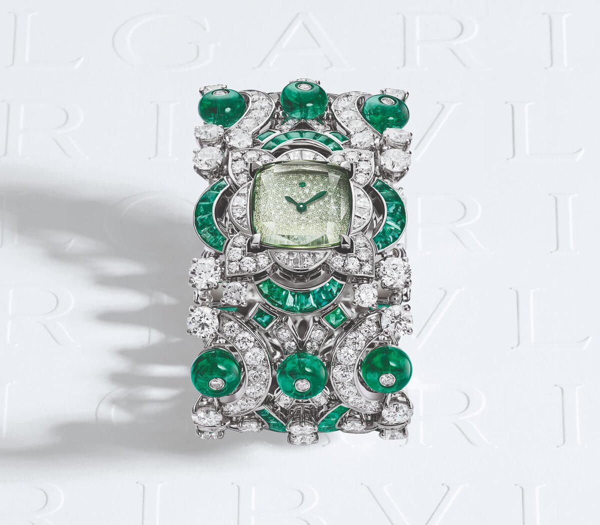 ������� ��������� ���� Bulgari Emerald Venus � ����������, �����-������� ���������� � ������������.