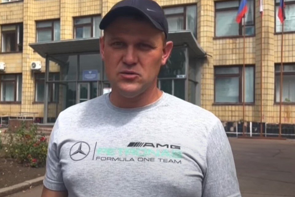     Роман Михайлишин отметил высокое качество привезенных из России запчастей. Фото: Скиншот видео Минагропром ДНР