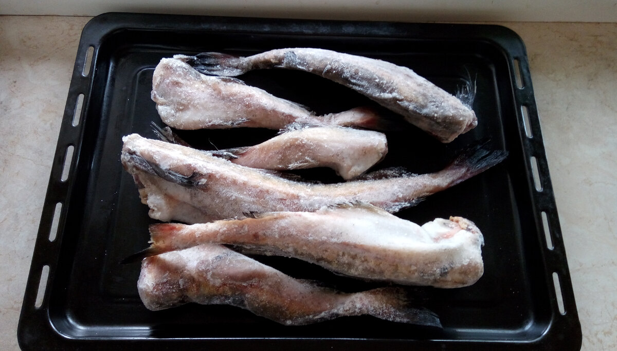 После вскрытия упаковки. Так выглядит около килограмма рыбы.