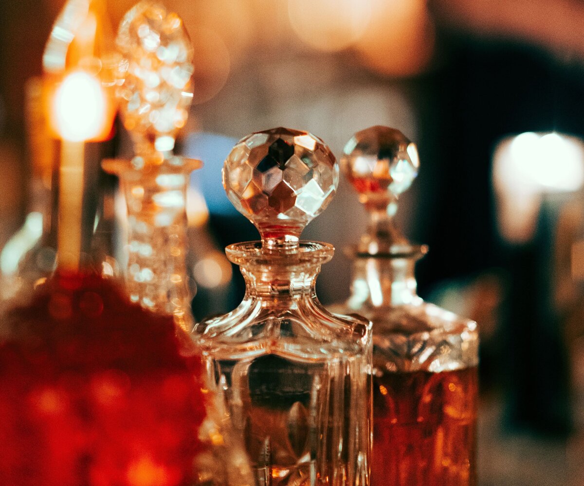     Духи с этой нотой рекомендуется носить только после 45 лет: проверь свой аромат!