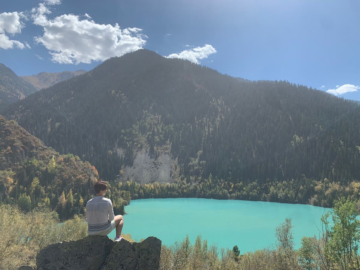 А еще у меня стекло засорилось внутри в камере телефона, и блин перестали работать две боковые кнопки. И побилось заднее стекло. Капец.