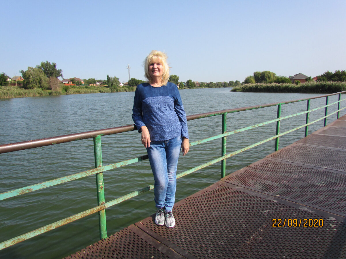 Фото двухлетней давности. Здесь я очень счастливая - мы только что благополучно переехали и мой дорогой супруг ещё с нами. 