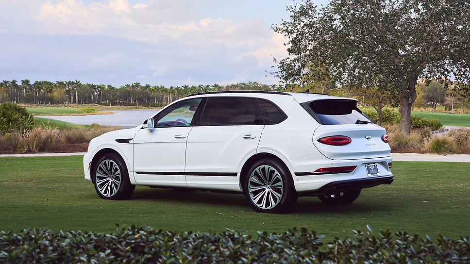 Фото: Bentley📷Bentley Bentayga EWB Winter Wine Festival