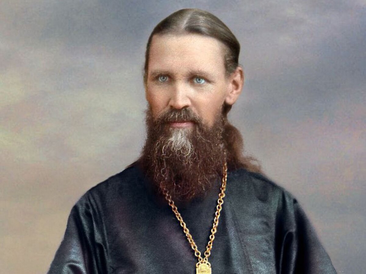 Российский священник Иоанн Кронштадтский.