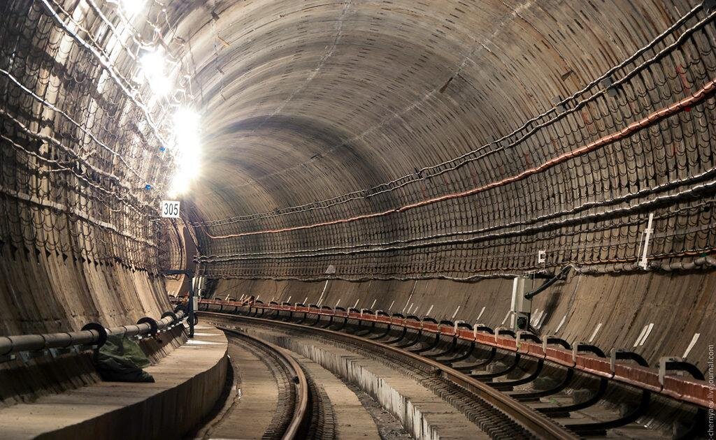 Строй станцию. Станция метро Метрострой. Санкт Петербург метрополитен Метрострой. Метро СПБ Метрострой. Метрострой (компания, Санкт-Петербург).