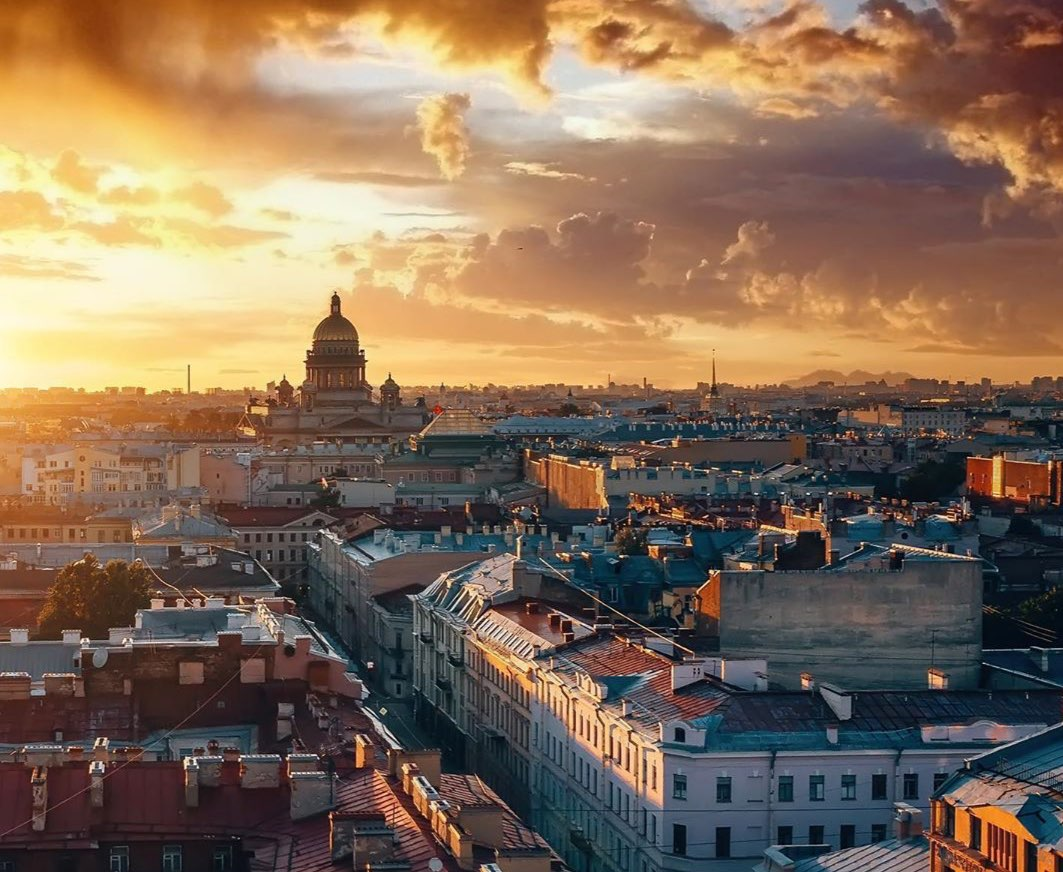 Утро в Питере. Крыши Питера закат. Утро на крыше Питера. Небо крыши Питер.