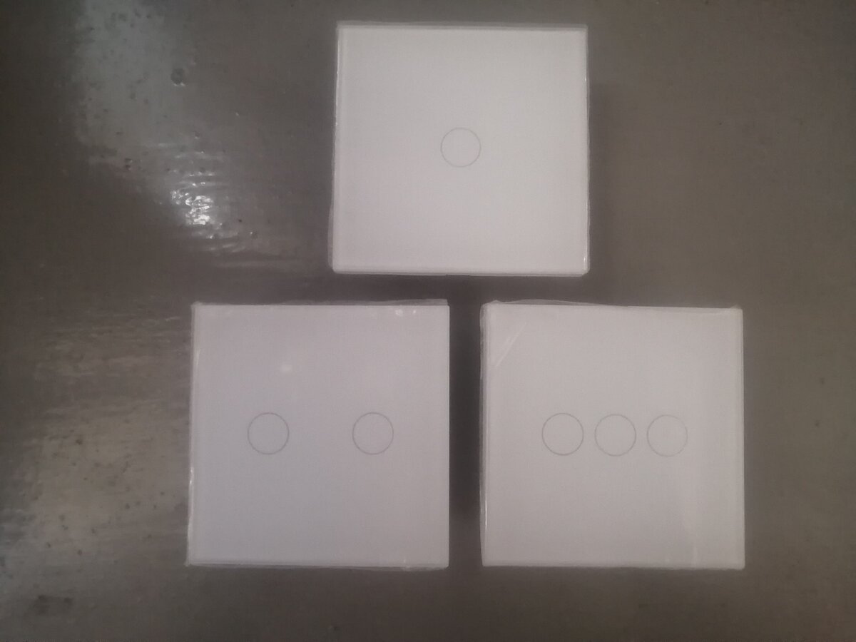 На вид достаточно качественные, обрамление выполнено под стекло,сенсорная панель откликается отлично, механическая часть разведена на реле.