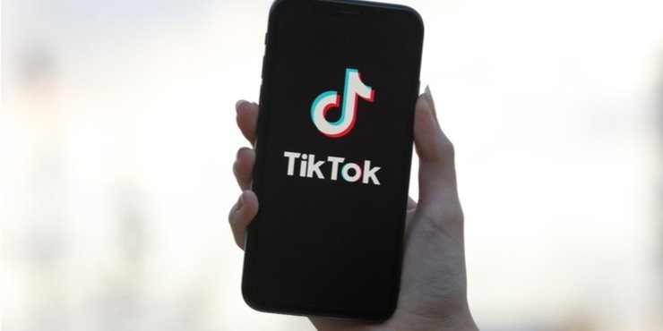 TikTok на телефоне