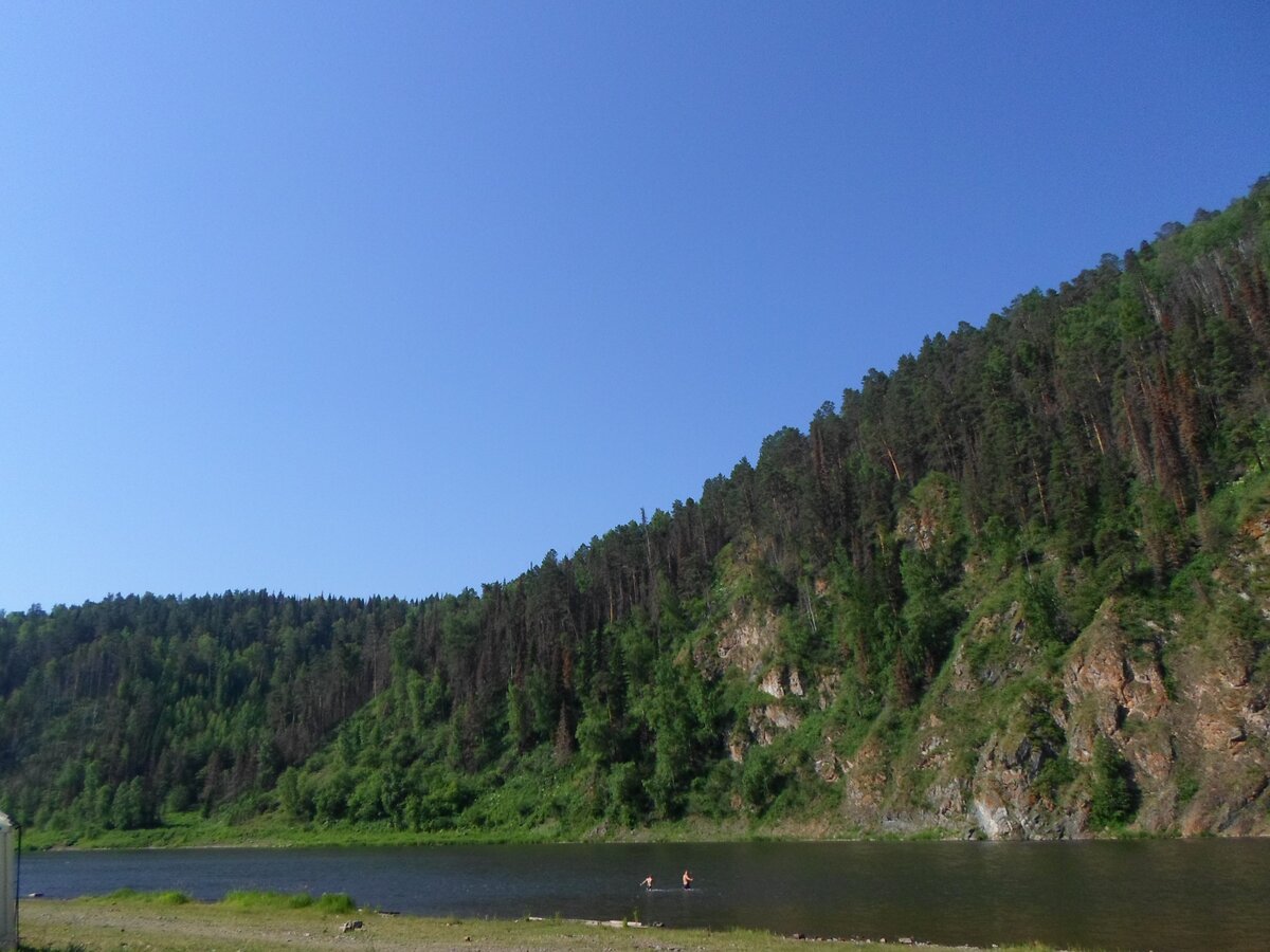 Под красноярском. Река Мана Красноярск Легенда. Река Мана Красноярский край Манский район с вывеской. Мана река Шалинское. Красивые места Манского района на реке Мана.