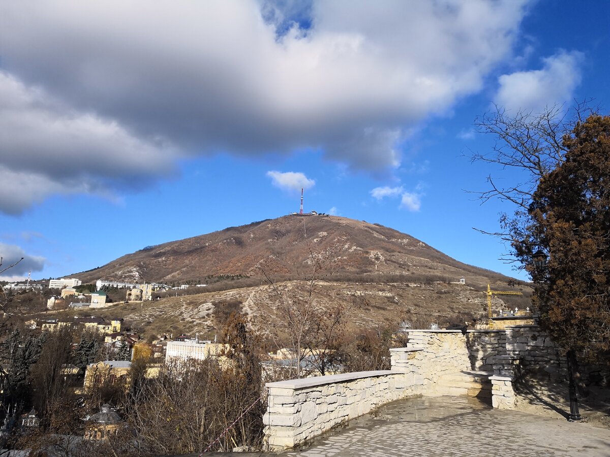 осенний вид на гору Машук