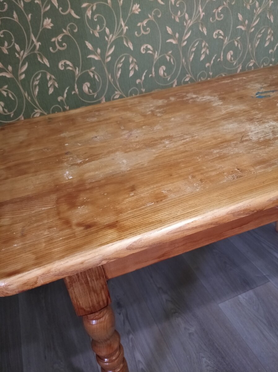 Вот такой вот столик вчера попал в мой дом и мои руки))). 