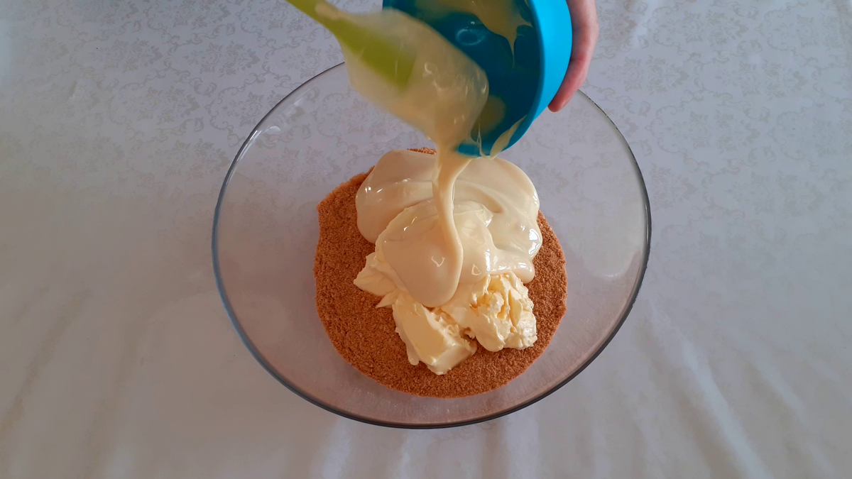 Торт пломбир из песочной крошки с кремом