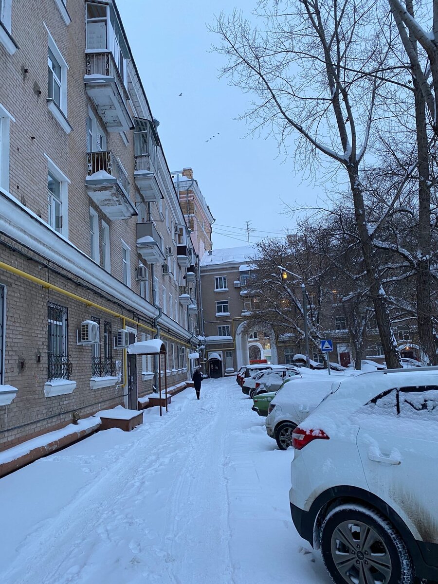 Решил побывать в подъезде Сталинки, в котором по утверждению местных, по  ночам слышны шаги «невидимки». | Поиск интересного с Хрусталевым✓ | Дзен