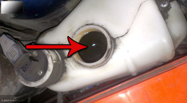 Цвет тосола намекает на необходимость замены 