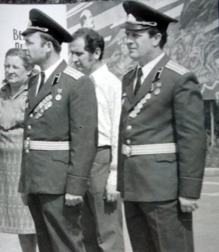 командир полка подполковник Доминов и нач. политодела Давыдов.