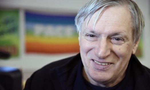 Don Ciotti . Простой священник, пресвитер, который не побоялся поднять свой голос против мафии. Он считает, что искоренить мафию можно только улучшая жизнь людей. Гарантируя молодым работу и зарплату  — тогда они перестанут пополнять ряды организованной преступности. 