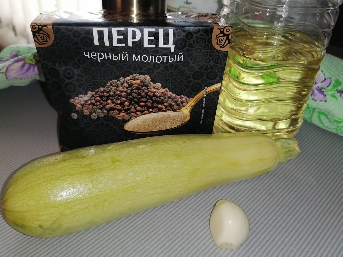 Всё, что нам понадобится) Но мне ещё нравится специальная натуральная приправа для овощей на углях. Как вы заметили я спасаюсь чесноком. В такое время он очень важен в рационе. Сырым употреблять я не очень люблю из-за запаха изо рта. А вот при добавлении в блюда он совсем не пахнет.