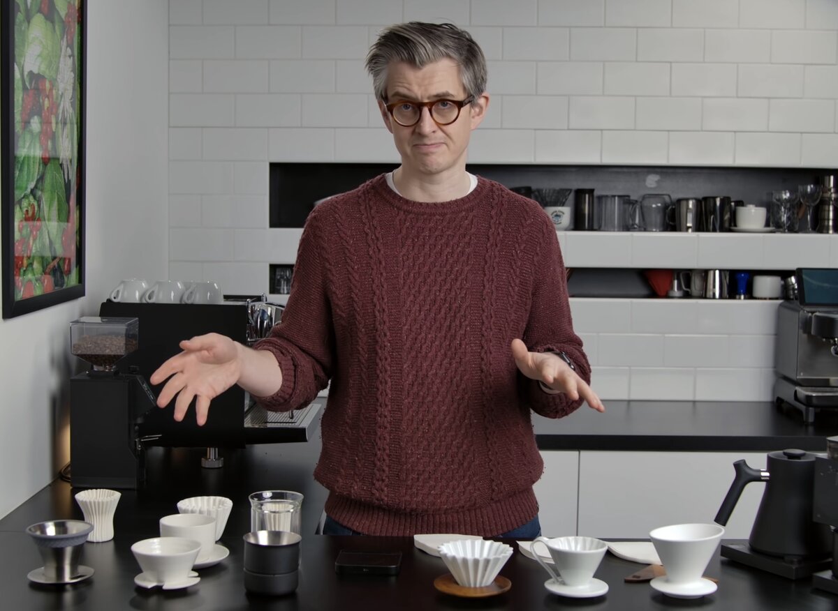 James Hoffmann в видео про воронки (Фото с YouTube канала James Hoffmann).