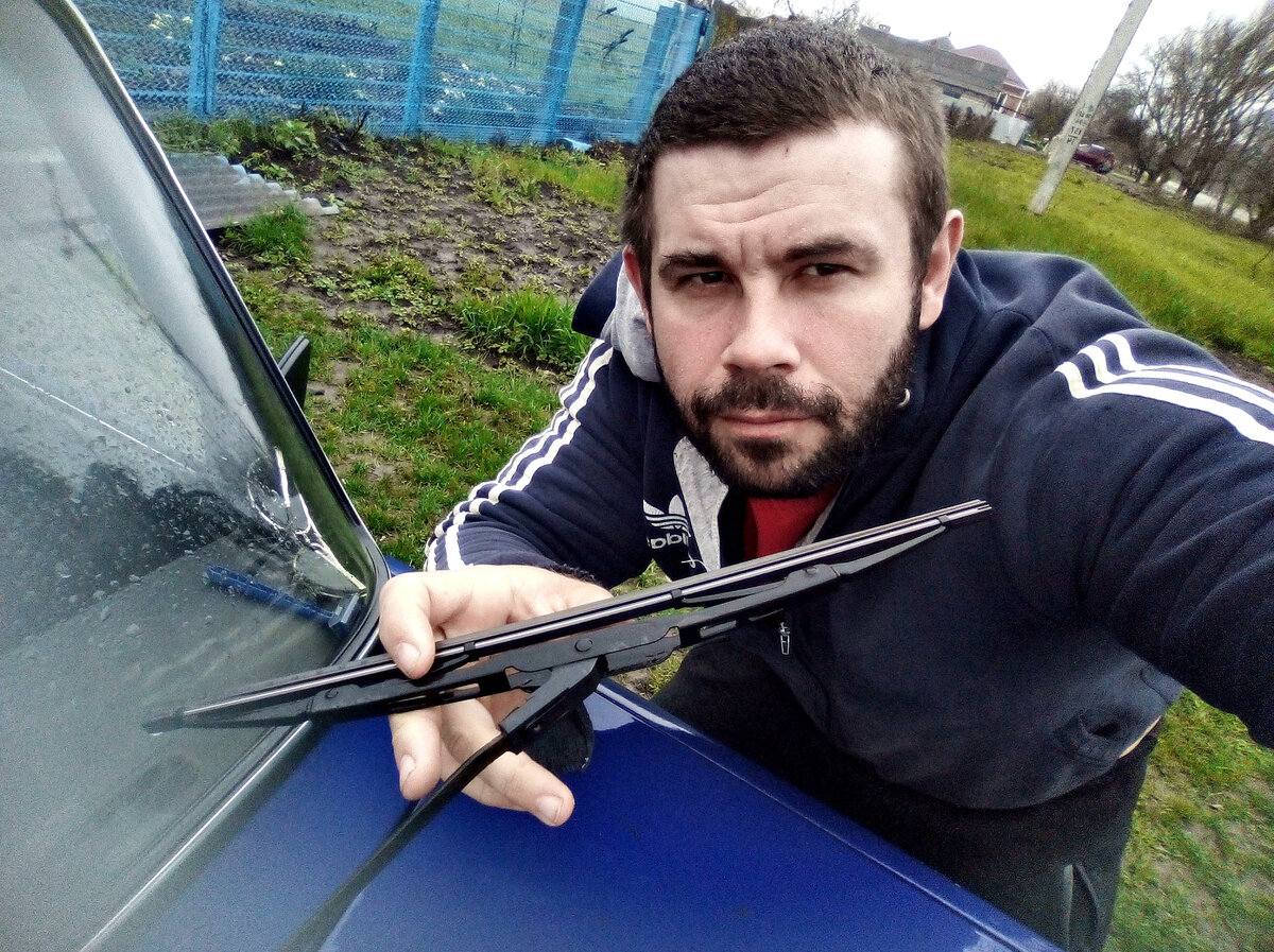 Заменил дворники на своем авто
