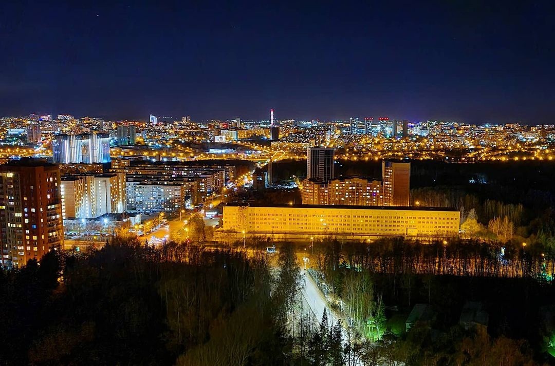 Большой город, полон людей. И никто никого не знает, никто никому не близок