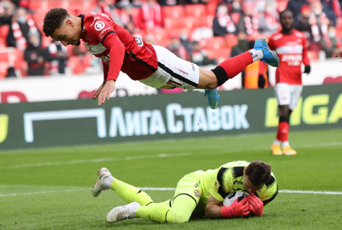"Спартак" выбил ЦСКА из гонки за Лигой чемпионов, но сам в нее еще не попал. Фото: Константин Рыбин/РПЛ