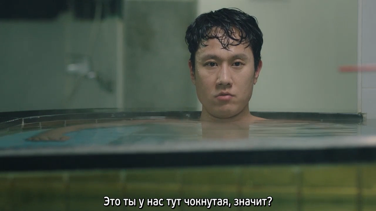 кадры из 1 серии, которые отлично показывают, как главная героиня пытается "спастись" от преследований главного героя